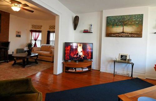 The Pearl-Lovely Victorian Home with Bed and Breakfast Energy - Foto 24