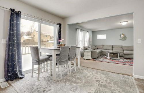 Spacious Family Getaway with Yard in Kalamazoo! - Foto 8