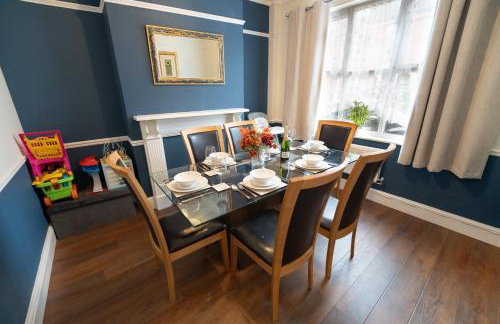 Contractor Friendly 4BR House Ideal for Long Term Stays - Foto 7