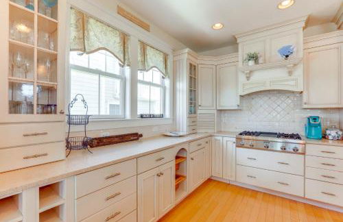 Spacious Avalon Beach House - 2 Blocks to Water! - Foto 9