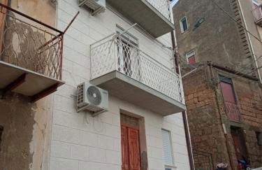 Modern Hillside Retreat with Panoramic Views - Foto 2