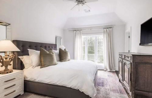 Bull Path Manor by Rove Travel - Luxe Home with Pool & Hot Tub - Foto 16