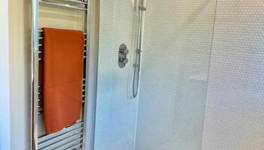 Harbourside garden flat with parking - Photo 4, towels, Shower