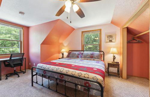 Dog-friendly 6-acre 5BR 3BA home, game room, deck, Wisconsin Dells 10min - Foto 25