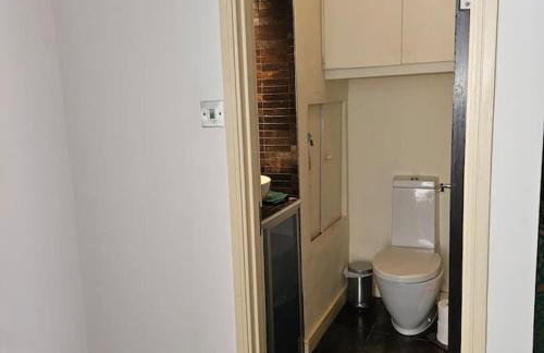 Spacious Two Bedroom Apartment in South Kensington - Foto 17