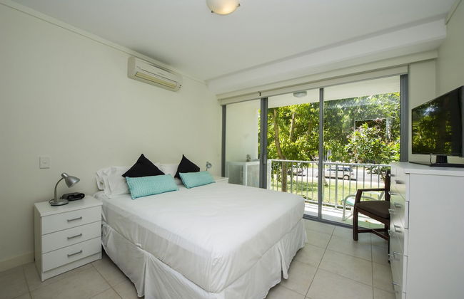 Blue on Blue Apartment 813 - Photo 4