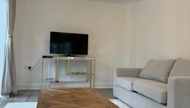 3 Bedroom Brand New Whiteley Home with Hot Tub - Foto 5