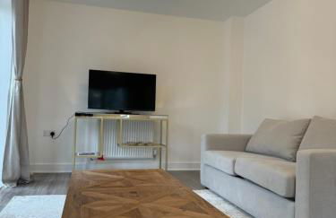 3 Bedroom Brand New Whiteley Home with Hot Tub - Photo 5