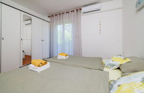 Apartments By the sea in Lopar - Photo 22