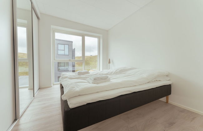 Nordic Swan Aparthotel | Seaview| Stunning 2Br Apt - Photo 3