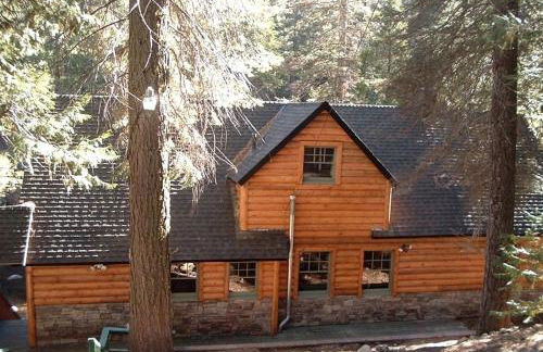 Spacious Riverfront Cabin Rental Perfect for Large Groups near Sonora, California - Foto 1