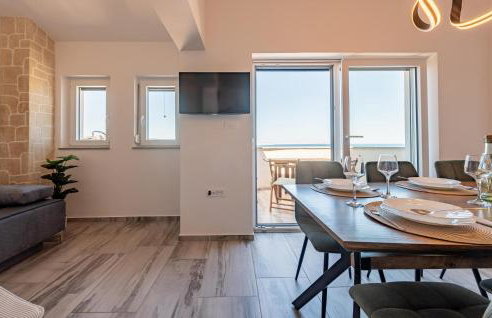 Beautiful Apartment In Prizna With Wifi - Photo 18