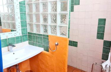 Maison charmante à Saint-Georges-de-Luzençon avec jacuzzi - Foto 8