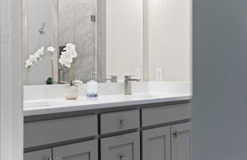 Trinity Groves Retreat - Large Modern 5 BR Home - Foto 27