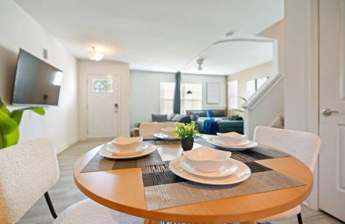 4BR Townhouse King Bed 2-Story Near NC State - Foto 42