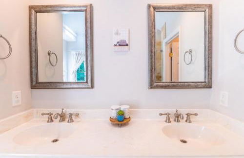 3 Beds, Kids Friendly Ranch,Jaccuzzi Tub,Walk to Food Lion,Restaurant, Keurig , sleep noise machine,,Crib,5G - Foto 18