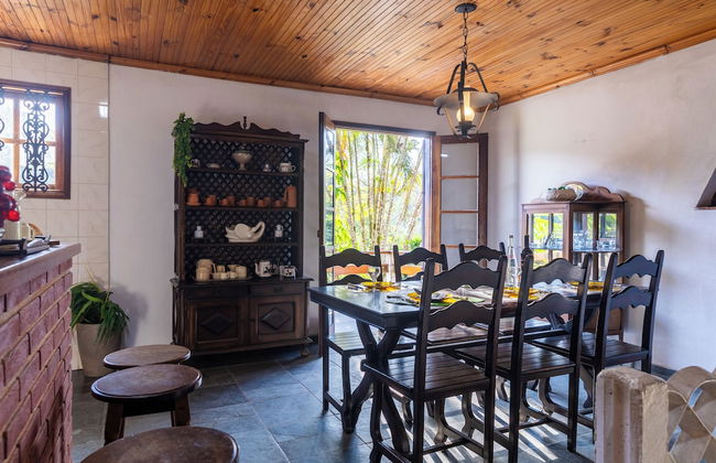 Natureza-piscina-lareira-Brazilan Corner - Foto 18