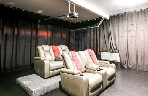 Stylish Hephzibah Home with Fire Pit and Theater Room! - Foto 23