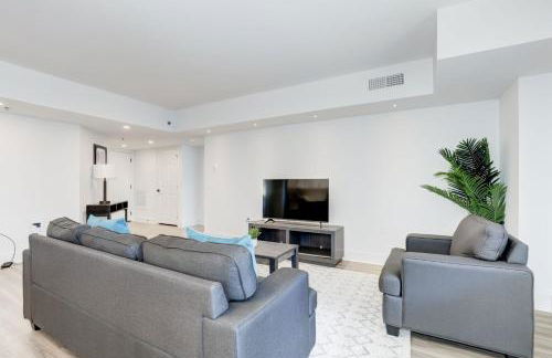 2BR Urban Oasis DC Access with Lux Comforts - Foto 12