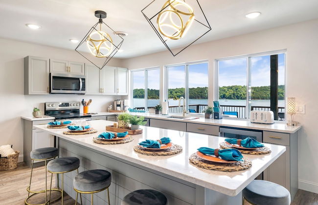 Luxury Lakehouse - Photo 25