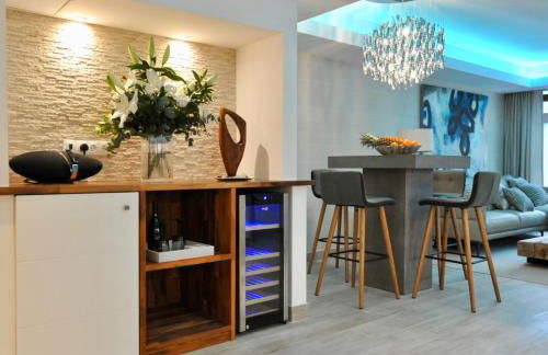 Luxury apartment in La Isla, Puerto Banus - Photo 1