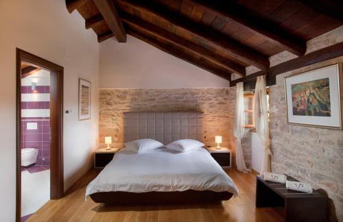 Villa Poropati, Grožnjan, Istria - Luxury Countryside Estate for up to 19 persons - Large pool of 80m2 with kids section - Foto 24