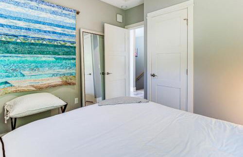 Walk to Dtwn Charlevoix Condo with Fireplace - Foto 17