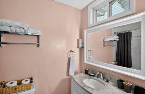 Secluded Luxe 5BR Estate| Pool, Wineries, Near ND - Foto 35