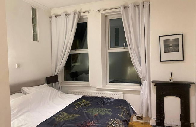 Stunning 2-bed Pet Friendly Apartment in Gateshead - Photo 2