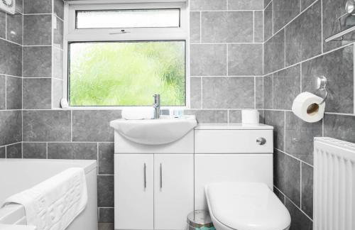 Stylish 3 Bedroom House - Pool & Tennis Table - Garden - Off Street Parking 782S - Foto 7