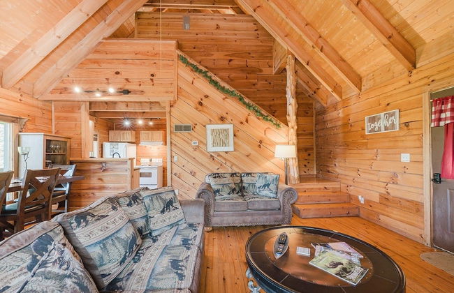 J Willy's Refuge 2 Bedroom Cabin by RedAwning - Photo 18