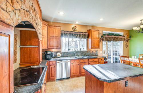 5 Mi to Town Mtn-View Gem with Deck in Hot Springs - Foto 9