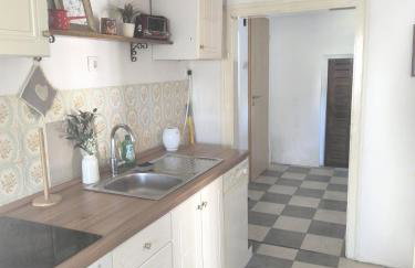 Old house by the stream - Photo 15