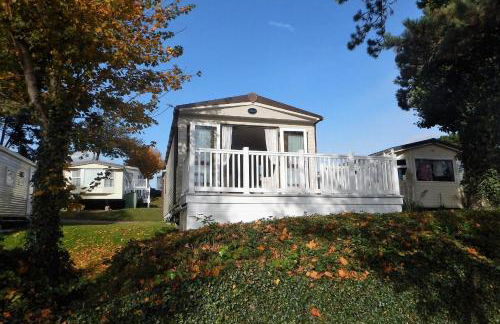 Family Seaside Retreat Private Stay at 5-Star Rockley Holiday Park Poole - Photo 54