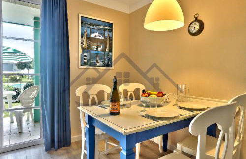 LocaLise - A05 - Plain-pied avec petite vue mer donnant sur la piscine et le jardin - Grande salle de bain - Wifi inclus - draps inclus - animaux bienvenus - parking gratuit - Foto 14