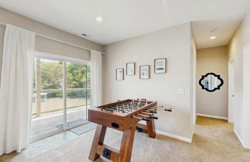 Fun on the Cove! Home with Dock and Foosball - Foto 3