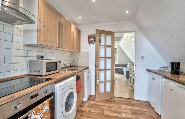 The Lookout, Sunny Beach Retreat, Sleeps 5 Guests - Photo 6