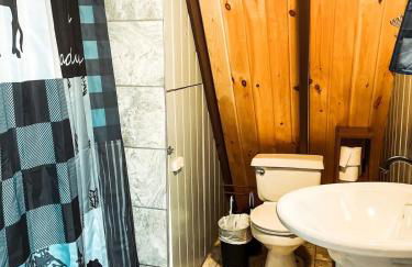 Whispering Waters, Hocking Hills, Hot Tub, Pond - Photo 15