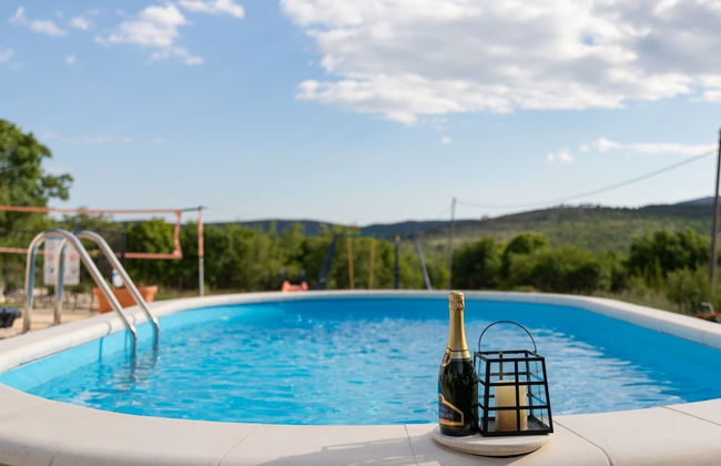 Serene Retreat Holiday Home With Pool - Foto 16