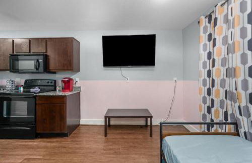 Chic & Cozy 1BR Apt with Free Parking & King Bed - Foto 4