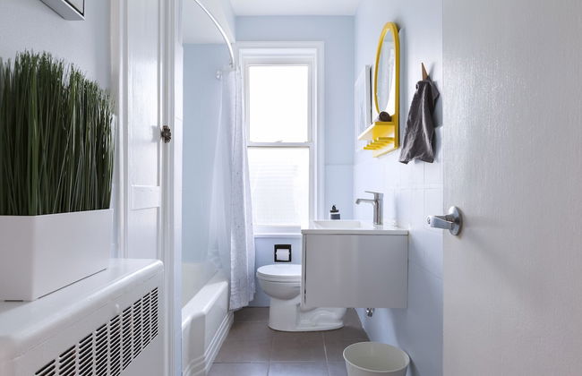 Bright Hideaway in Forest Hill with Parking - Photo 16