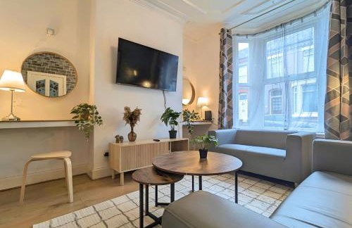 Bright 4BR Home Near Anfield & Free Parking - Foto 8