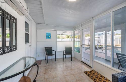 Family Retreat with Pool Fenced Yard AC - Foto 12