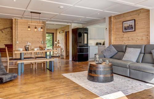 Buttercup Lodge - Photo 1