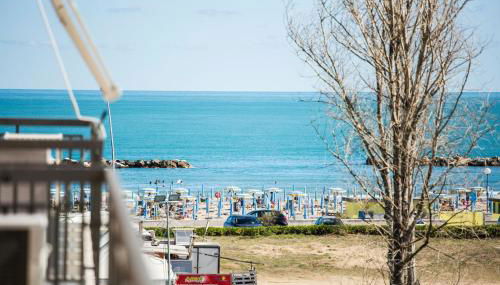 House 30 meters from the sea with gated parking - Foto 2