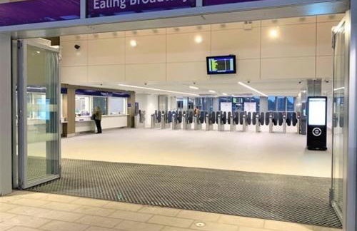 London Ealing near Train station - Foto 3