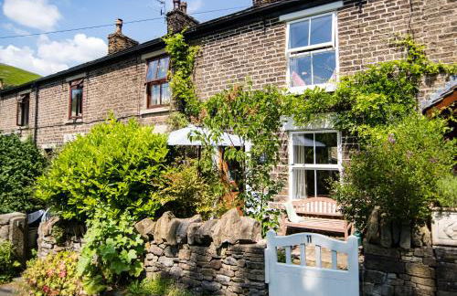 Beautiful Country Cottage - Photo 1