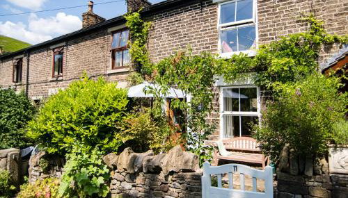 Beautiful Country Cottage - Photo 1