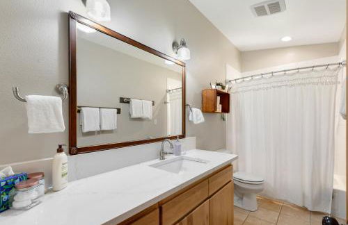 Cozy Pine Cabin Pool Access - Foto 24