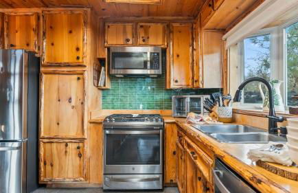 Scenic North Shore Stay w Games Near Snow Summit Lakeview Lodge by AvantStay - Foto 16